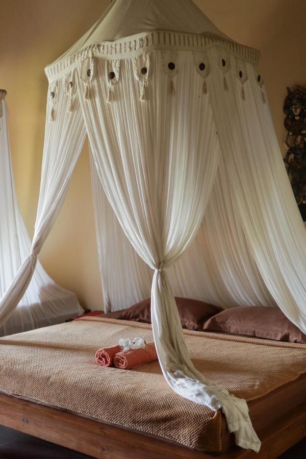 Yut'S Inn Flower Paradise Gili Gede Exterior photo